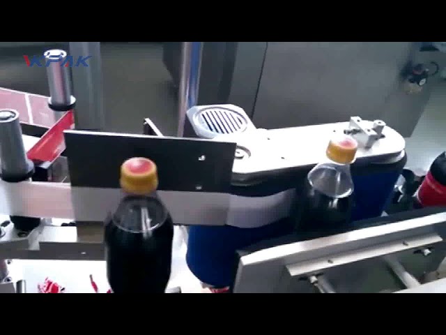Automatski stroj za etiketiranje boca Cola
