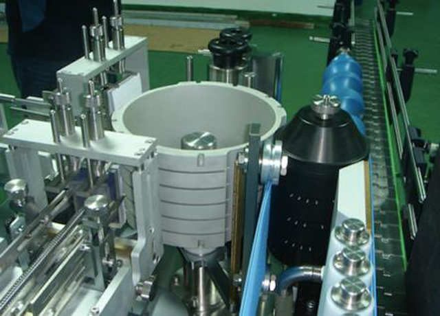 Automatski linearni stroj za označavanje vlažnog ljepila s okruglom bocom, hladnom pastom